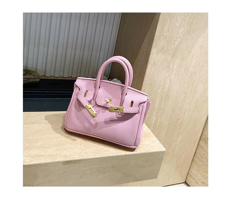 Luxury Brand Handbags for Women, Fashionable Shoulder Bag and Tote Bags in Leather By Famous Designer Elegant