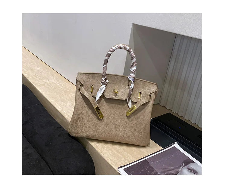 Luxury Brand Handbags for Women, Fashionable Shoulder Bag and Tote Bags in Leather By Famous Designer Elegant