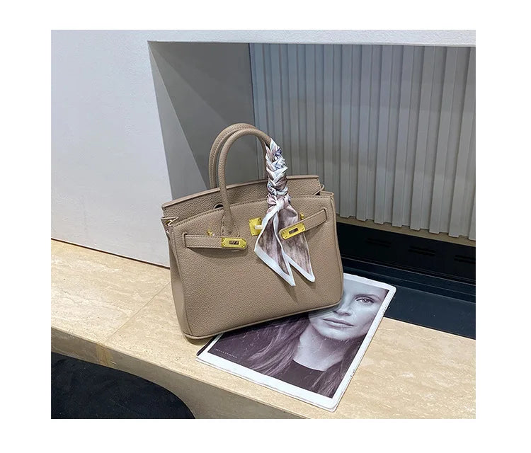 Luxury Brand Handbags for Women, Fashionable Shoulder Bag and Tote Bags in Leather By Famous Designer Elegant