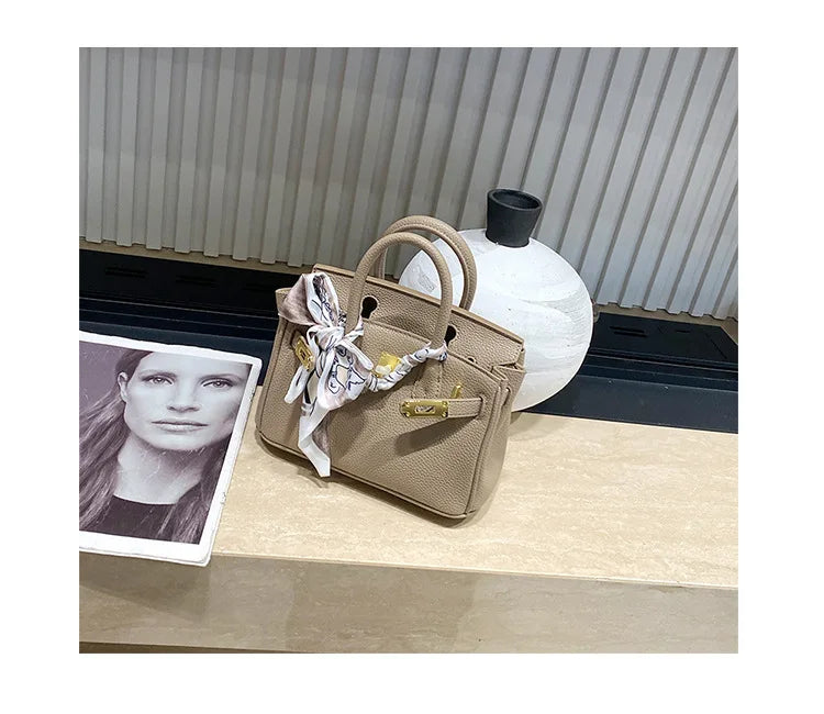 Luxury Brand Handbags for Women, Fashionable Shoulder Bag and Tote Bags in Leather By Famous Designer Elegant