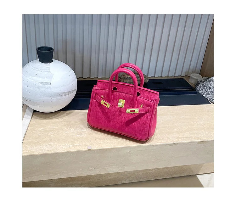 Luxury Brand Handbags for Women, Fashionable Shoulder Bag and Tote Bags in Leather By Famous Designer Elegant
