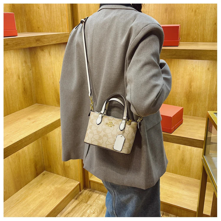 Chic Vintage Messenger Bag For Women - High-Quality Leather Crossbody Purse With Modern Minimalist Luxury Designer Style